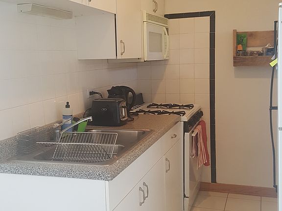 5th image of 644 W Buckingham Pl APT 1
