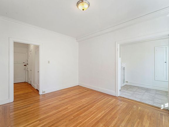 4th image of 810 Hyde St #303