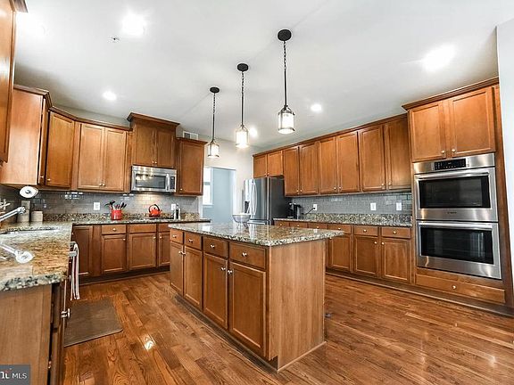 4th image of 43687 Wild Iris St