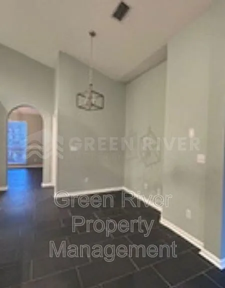 1559 Lakeway Dr — Photo 7