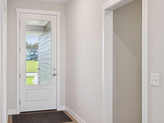 4th image of 2939 Thompson Dr