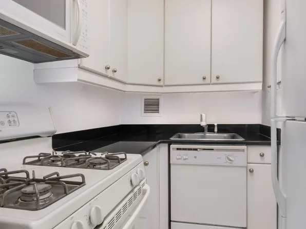 330 East 38th Street 41H image 4 of 5