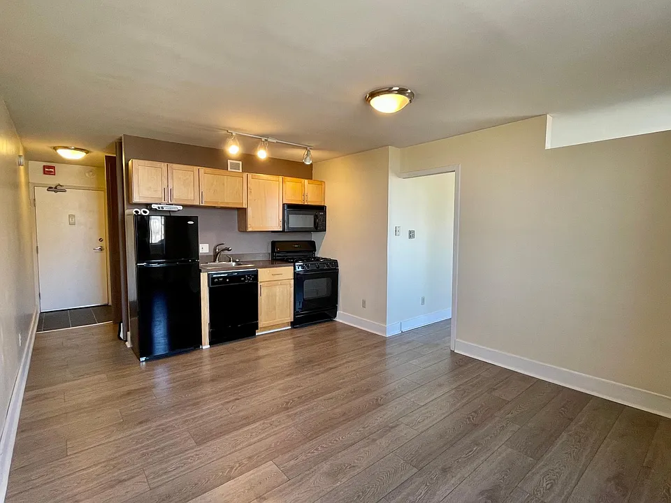 600 E 8th St #11F