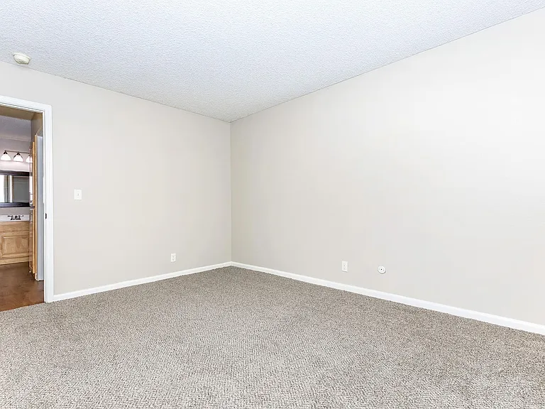 Regency Plaza Apartment Homes — Photo 34