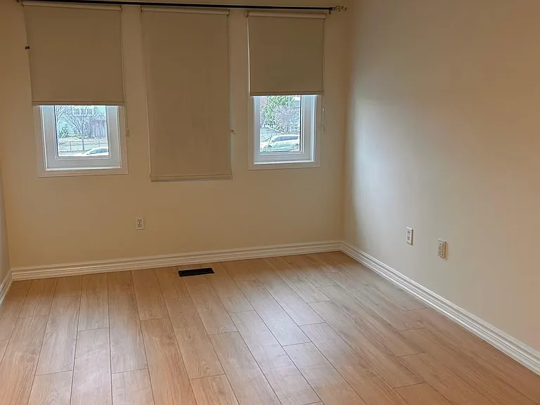 6885 Tassel Cres — Photo 18