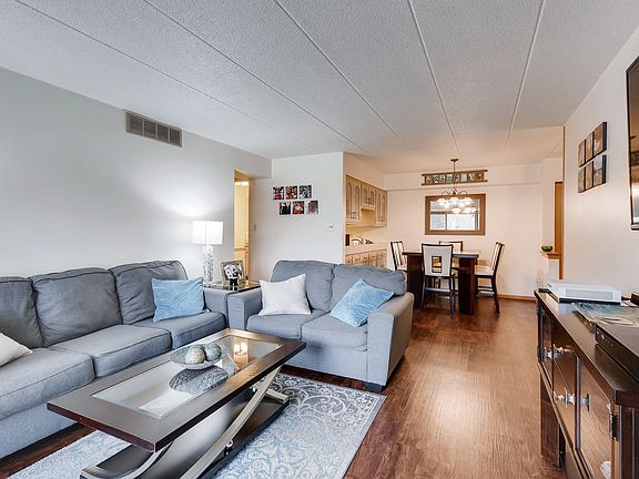 4th image of 5636 W 103rd St APT 101