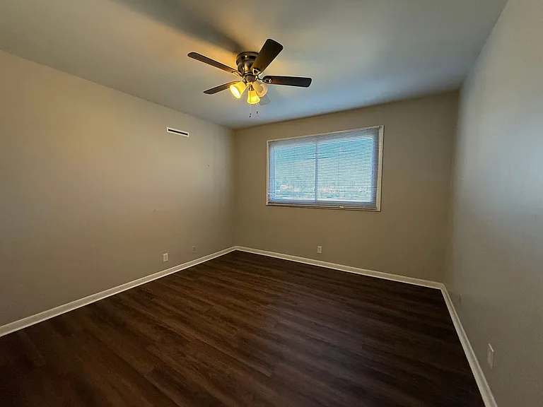Executive House Apartments — Photo 52