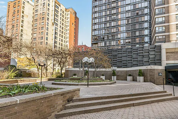 Rented by RSNY Realty | media 27