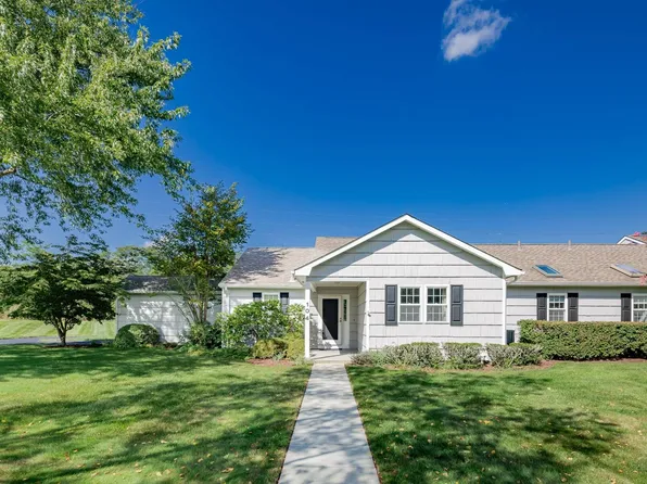104 Saint Andrews Cir, Southampton, NY 11968