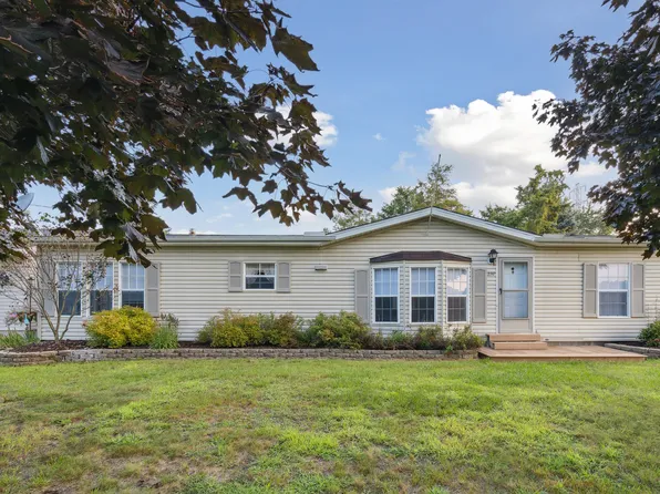 270 Somerset Dr, Brooklyn, MI 49230