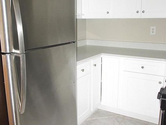 5th image of 633 E 102nd St #2