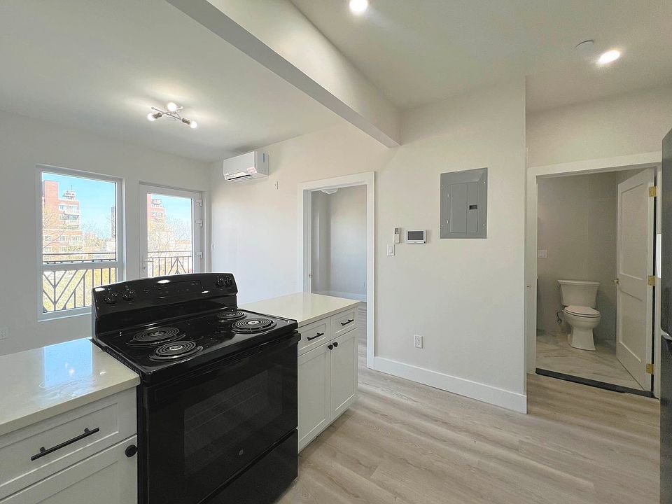1st image of 952 Bedford Ave #5F