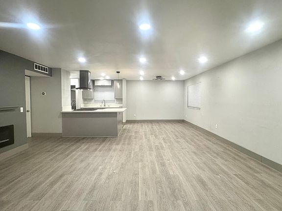 5th image of 21900 Roscoe Blvd Unit 1