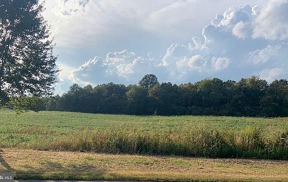 2nd image of 6 Cattle Lands Dr