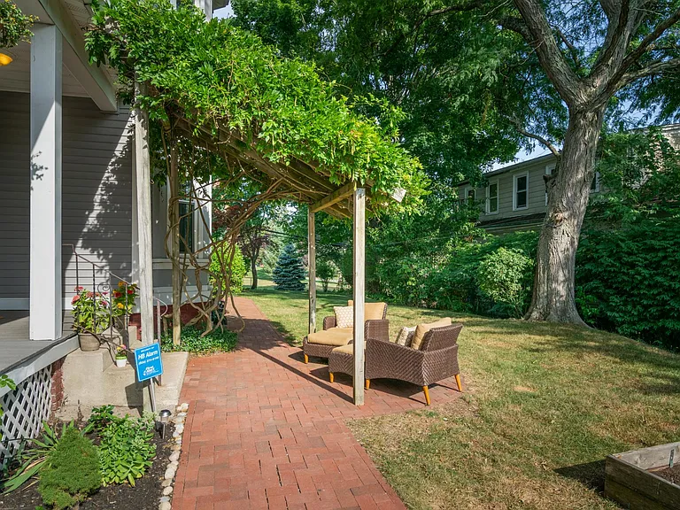 590 River Ave #2 — Photo 4