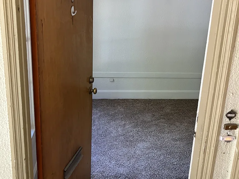 2337 Waverly St — Photo 8