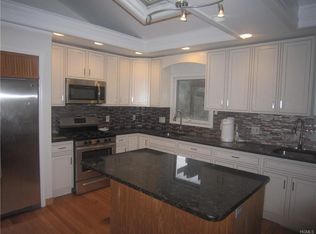 9 Strawberry Ln, Monroe, NY 10950