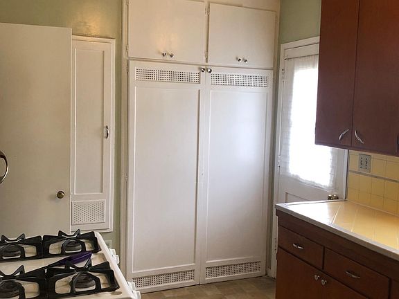 4th image of 107 E Live Oak Ave #107