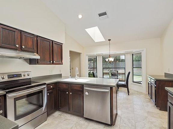 3rd image of 1539 Sackett Cir