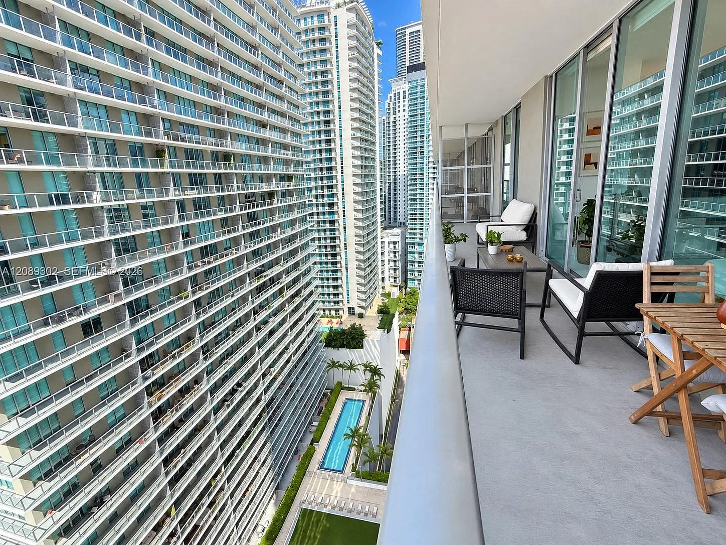 Axis On Brickell — Photo 3