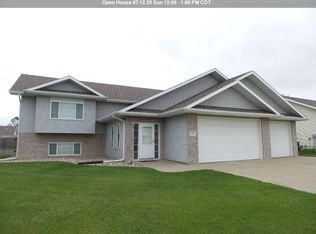 414 Coniston Cir, Sergeant Bluff, IA 51054