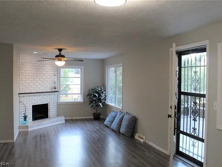 4134 Beckley Rd — Photo 1