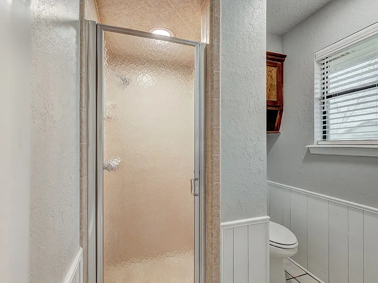 1208 NE 22nd St — Photo 17
