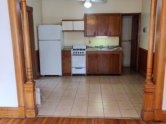 4th image of 1005 University Ave SE #5