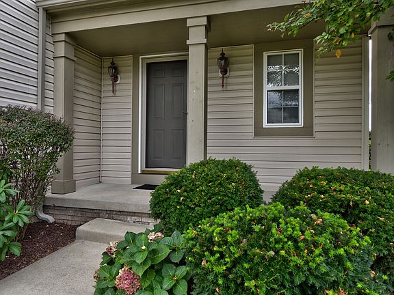 2nd image of 9062 Wynford Ln #18