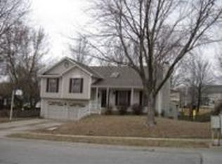 705 N Persimmon Dr, Olathe, KS 66061