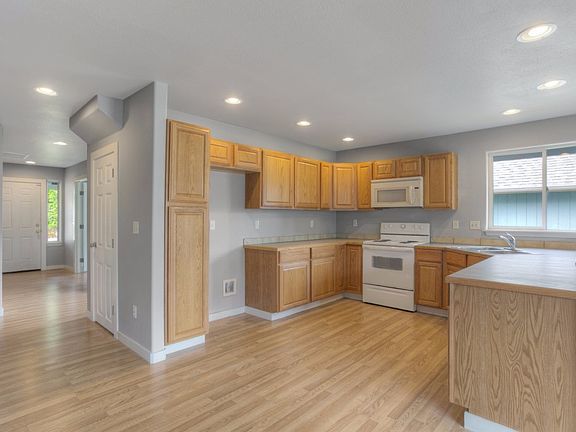 5th image of 4827 E C Street Ct