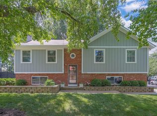 15020 S Bradley Dr, Olathe, KS 66062