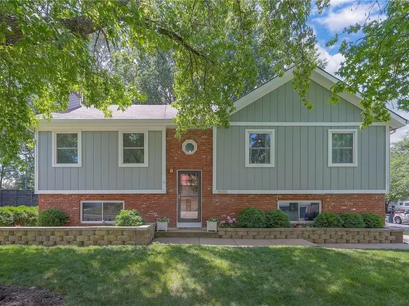 15020 S Bradley Dr, Olathe, KS 66062