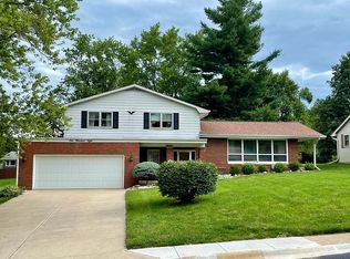 108 Oakwood Dr, Washington, IL 61571