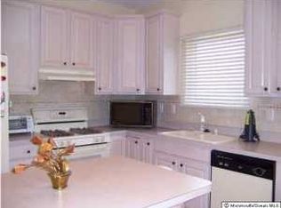 6 Frances Ct, Manchester, NJ 08759