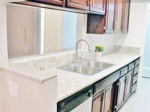 4th image of 1424 Amherst Ave #2