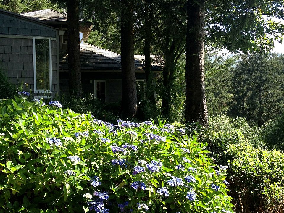 2nd image of 34630 Nehalem Point Dr