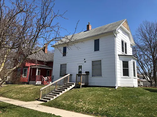 224 N Dodge St Photo 1