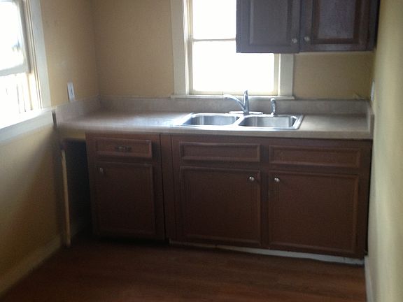 2nd image of 1922 San Fernando St