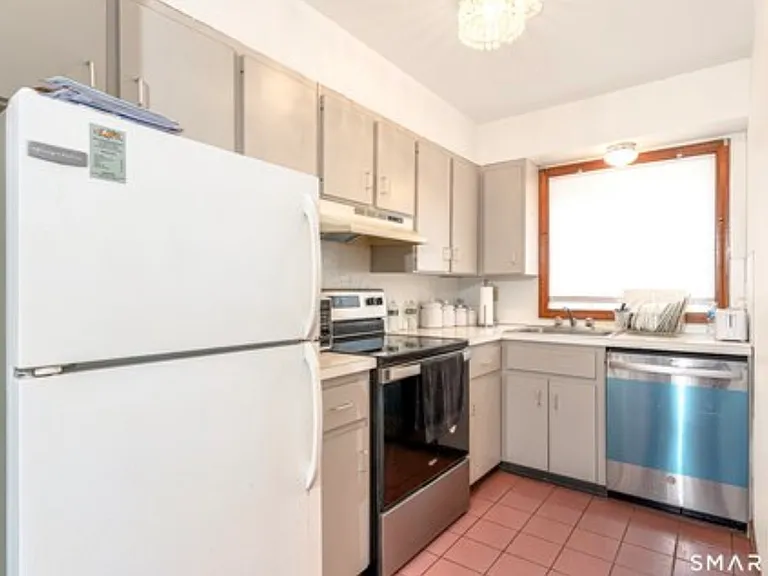 675 Highland Ave — Photo 5