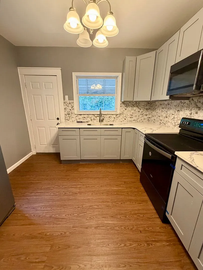 Renovated 3-Bedroom Home Near Hunting Park! Available NOW! — Photo 3
