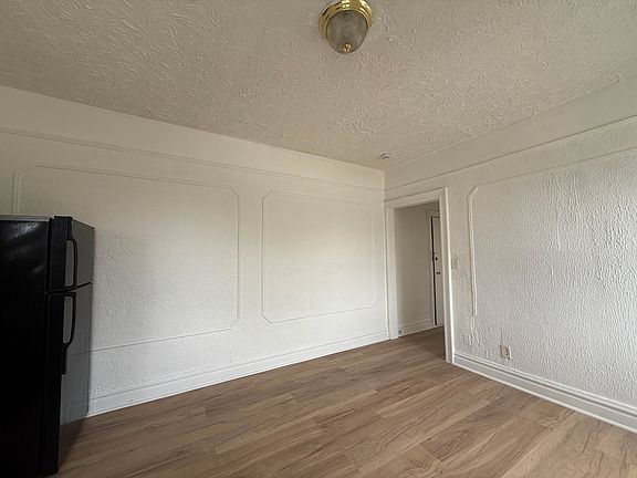 5th image of 37 Kensington Ave #42E