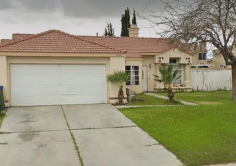 2624 E Nugent St — Photo 1