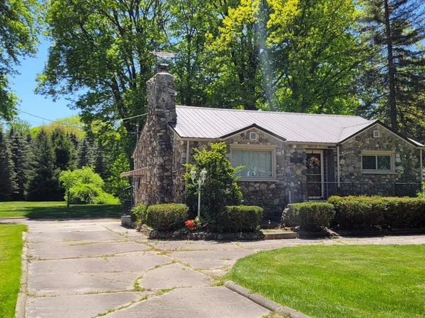 3135 Simpson Rd, Fort Gratiot, MI 48059