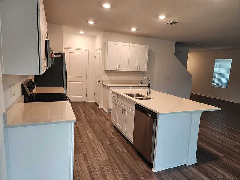743 Hazelwood Ct — Photo 6