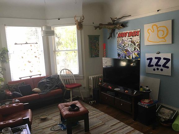 LivingRm of similar unit in bldg