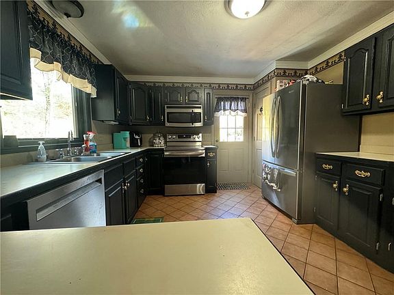 3rd image of 45 Carol Dr