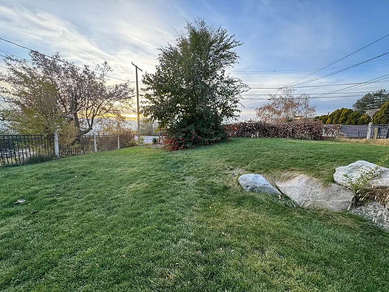 665 N Desoto St — Photo 3