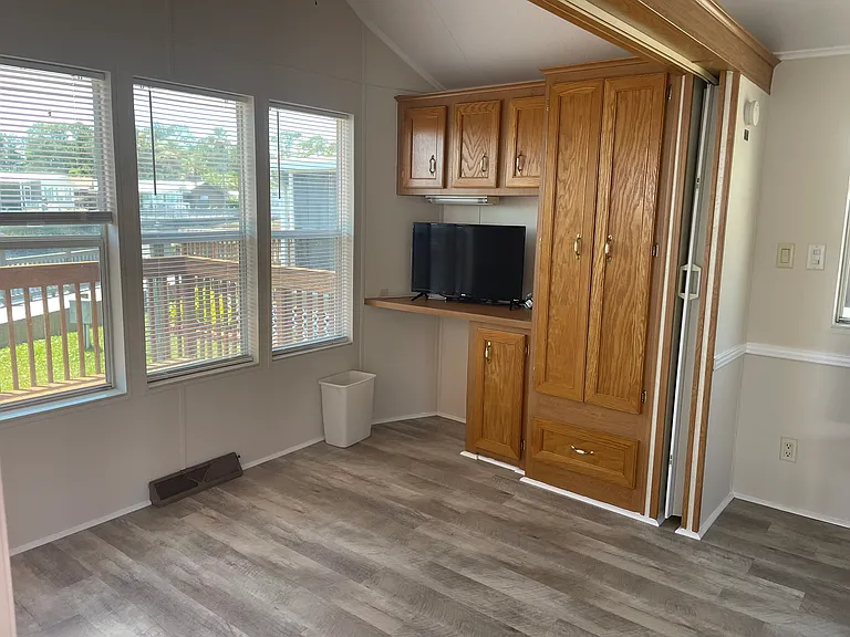 1219 Thomas Dr #51 — Photo 9