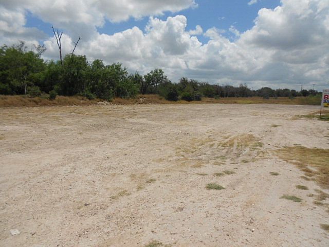 2nd image of 1401 1st Ln